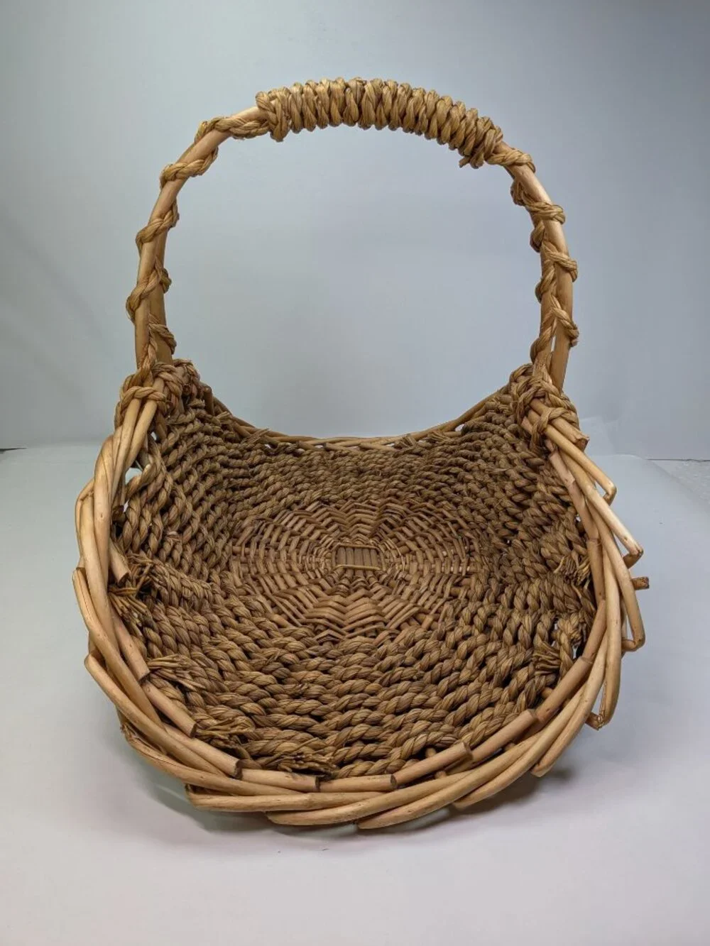 Vintage Woven Seagrass Reed Scoop Basket Braided Handle Rustic Cottagecore Heart